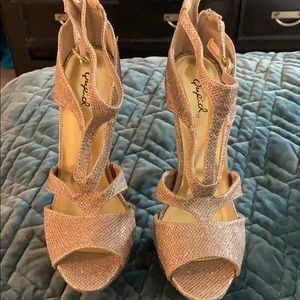 Qupid platform sandals